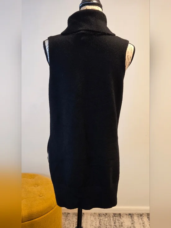 Carmen Marc Valvo Sleeveless Turtleneck Sweater - Black Size S. - Picture 5 of 15